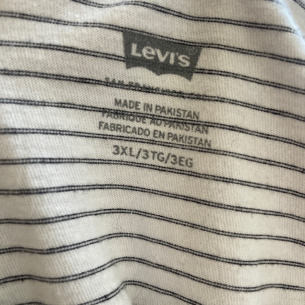2 Levi’s Big & Tall T-Shirts - Picture 6 of 6